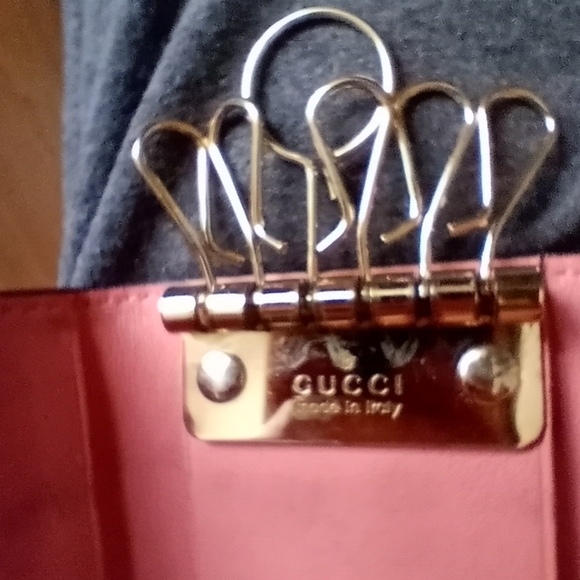 GUCCI Pink Patent Leather GG Gold Heart Logo Key/Card Holder - Picture 6 of 12